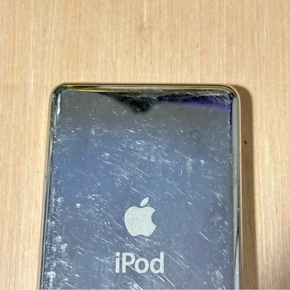 Apple iPod Classic Model-A1059 20GB BROKEN White Bad Battery “Parts/Repair” Read - Picture 7 of 10
